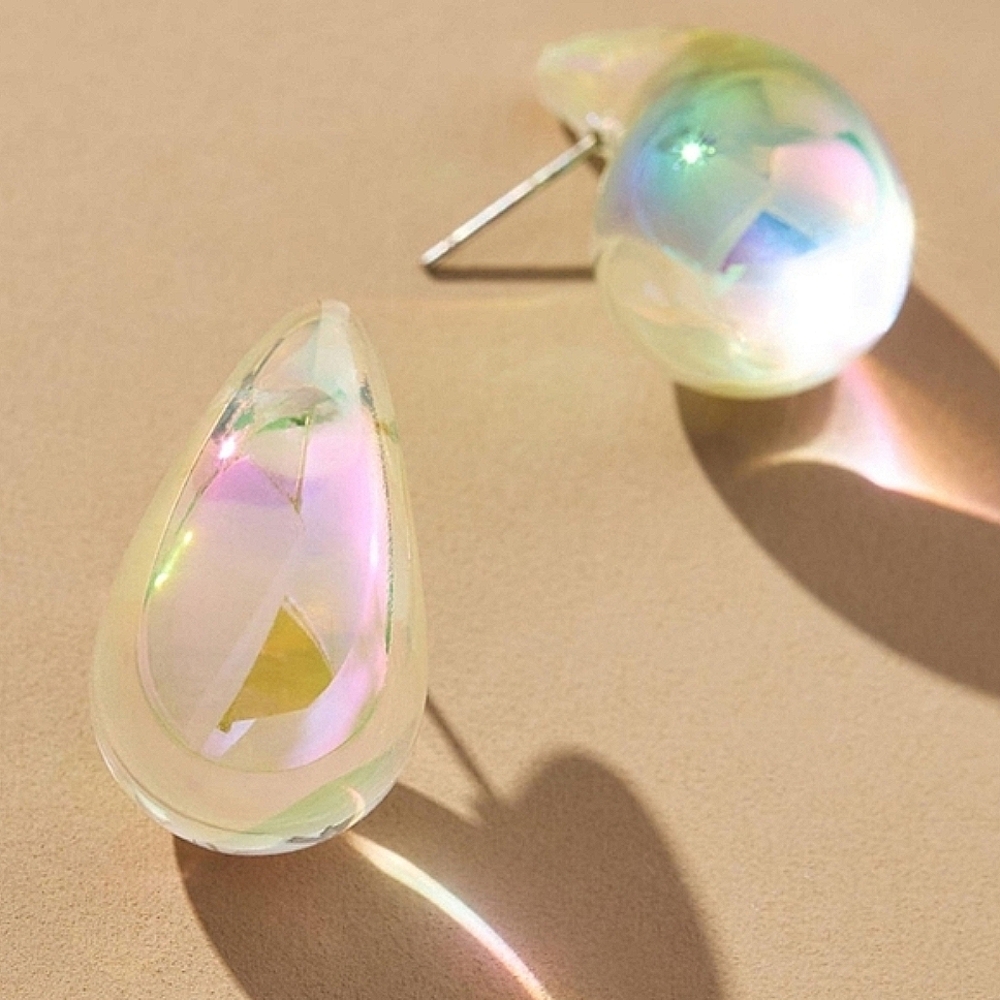 Petite lucite aurora borealis earrings; nwot